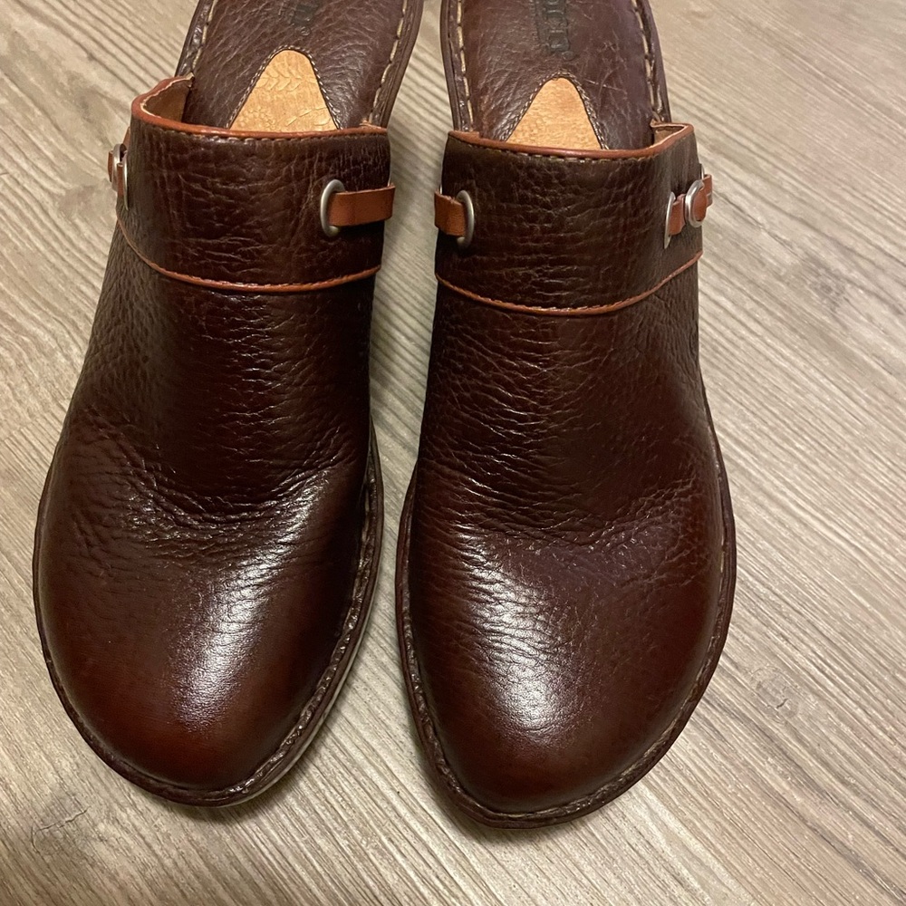 NEW BORN CLOGS/MULES SIZE 11/43